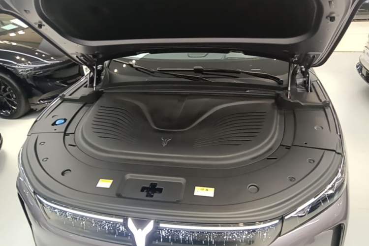 Used VOYAH FREE 2025 Model FREE+ Four-Wheel-Drive Qiankun Edition Engine Bay