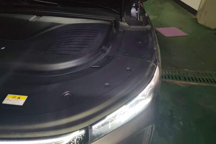 Used VOYAH FREE 2025 Model FREE+ Four-Wheel-Drive Qiankun Edition Engine Bay Left
