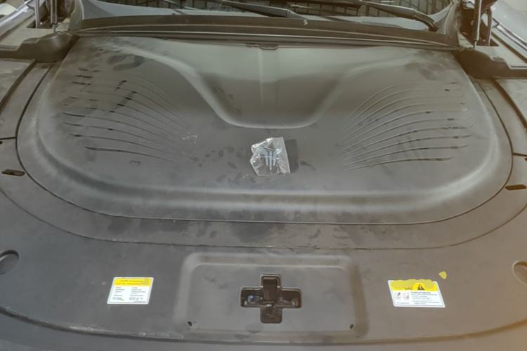 Used VOYAH FREE 2025 Model FREE+ Four-Wheel-Drive Qiankun Edition Engine Bay
