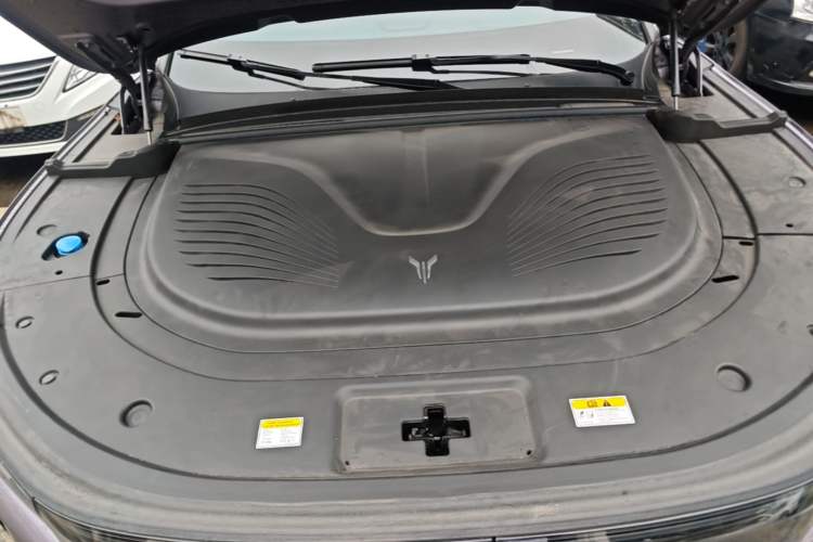 Used VOYAH FREE 2025 Model FREE+ Four-Wheel-Drive Qiankun Edition Engine Bay