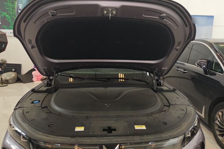 Used VOYAH FREE 2025 Model FREE+ Four-Wheel-Drive Qiankun Edition Engine Bay