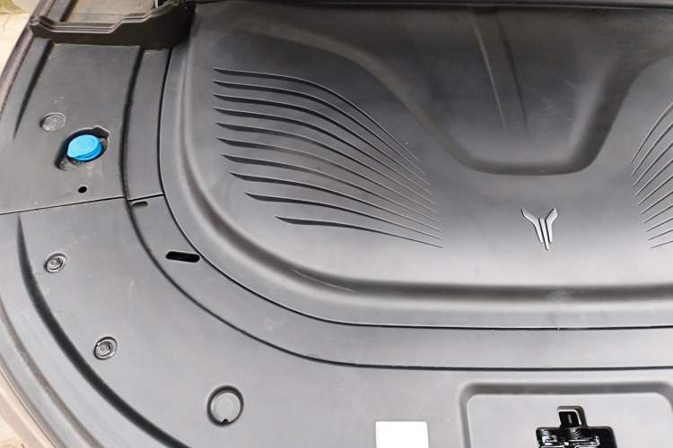 Used VOYAH FREE 2025 Model FREE+ Rear-Drive Qiankun Edition Engine Bay Right
