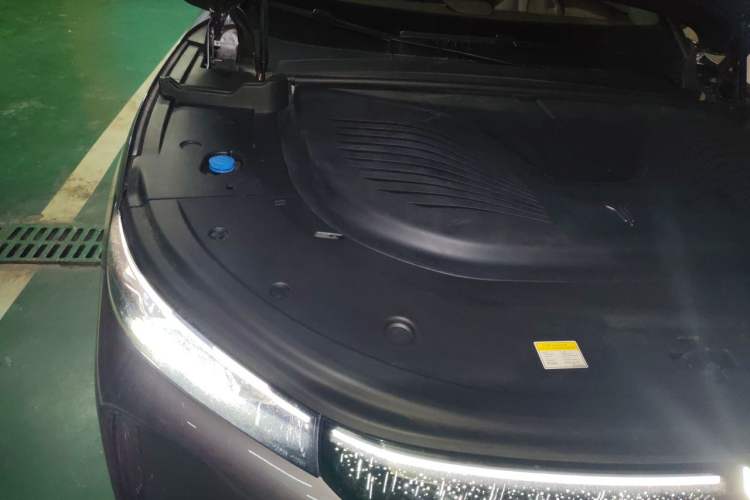 Used VOYAH FREE 2025 Model FREE+ Four-Wheel-Drive Qiankun Edition Engine Bay Right