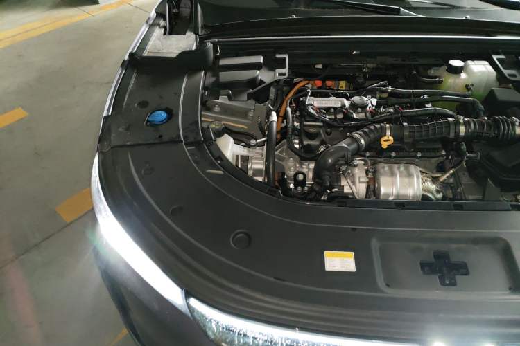 Used VOYAH FREE 2025 Model FREE+ Four-Wheel-Drive Qiankun Edition Engine Bay Right