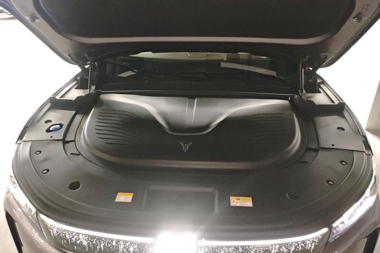 Used VOYAH FREE 2025 Model FREE+ Four-Wheel-Drive Qiankun Edition Engine Bay