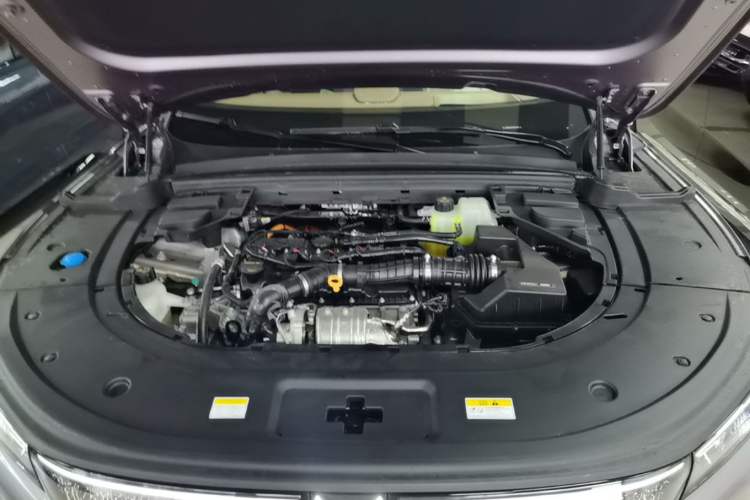 Used VOYAH FREE 2025 Model FREE+ Four-Wheel-Drive Qiankun Edition Engine Bay