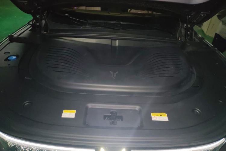 Used VOYAH FREE 2025 Model FREE+ Four-Wheel-Drive Qiankun Edition Engine Bay