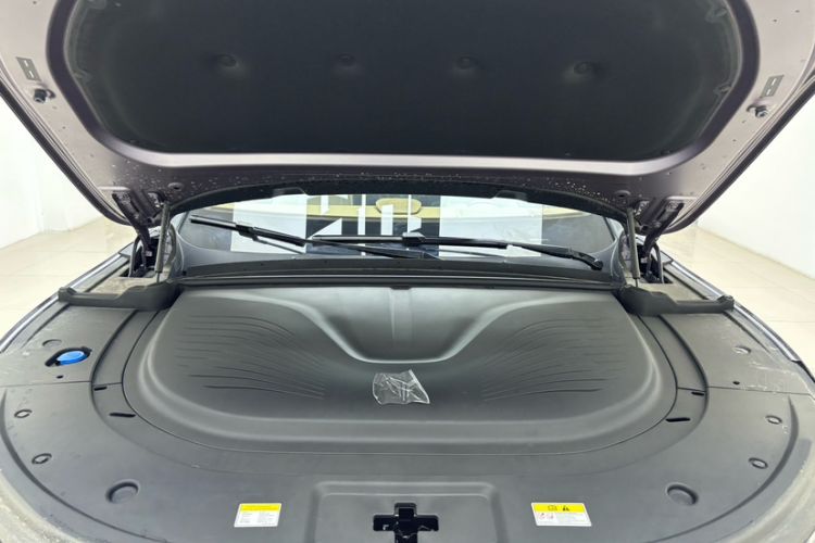 Used VOYAH FREE 2025 Model FREE+ Four-Wheel-Drive Qiankun Edition Engine Bay