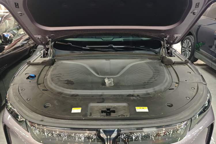 Used VOYAH FREE 2025 Model FREE+ Four-Wheel-Drive Qiankun Edition Engine Bay