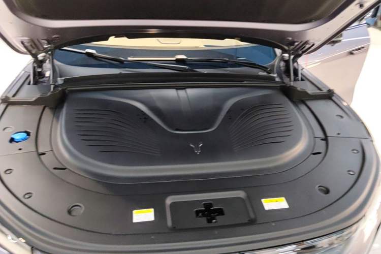 Used VOYAH FREE 2025 Model FREE+ Rear-Drive Qiankun Edition Engine Bay