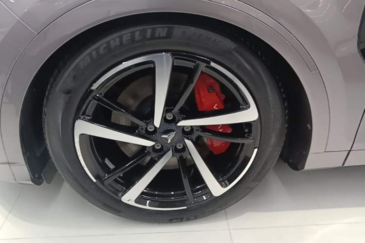 Used VOYAH FREE 2025 Model FREE+ Four-Wheel-Drive Qiankun Edition Exterior 4