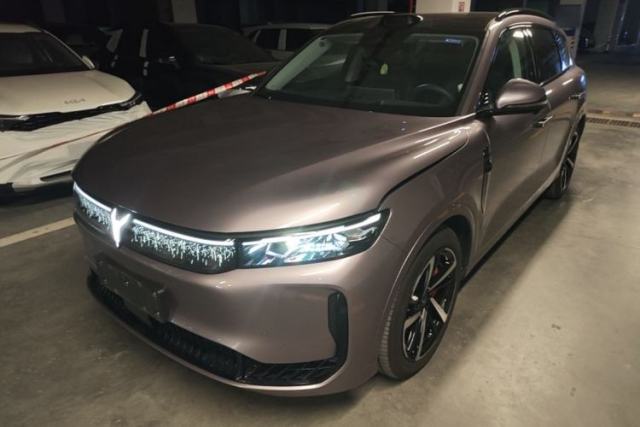 Używany VOYAH FREE 2025 Model FREE+ Four-Wheel-Drive Qiankun Edition