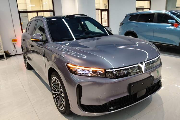 Used VOYAH FREE 2025 Model FREE+ Rear-Drive Qiankun Edition Front Right 45 Deg