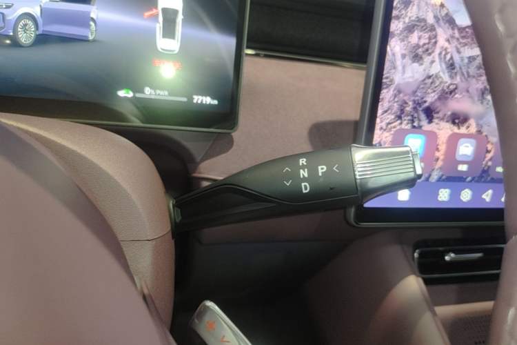 Used VOYAH FREE 2025 Model FREE+ Four-Wheel-Drive Qiankun Edition Gear Lever