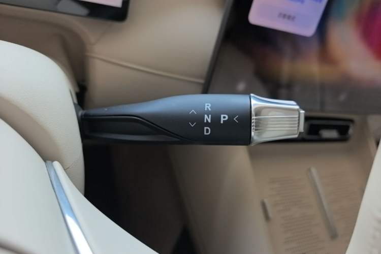 Used VOYAH FREE 2025 Model FREE+ Rear-Drive Qiankun Edition Gear Lever