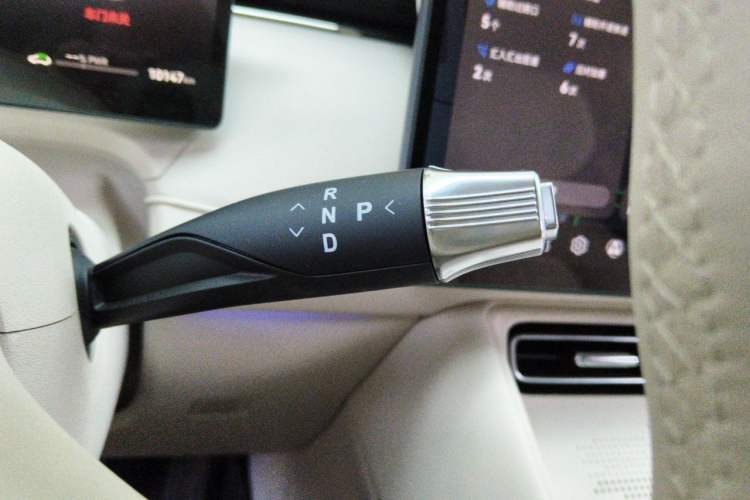 Used VOYAH FREE 2025 Model FREE+ Rear-Drive Qiankun Edition Gear Lever