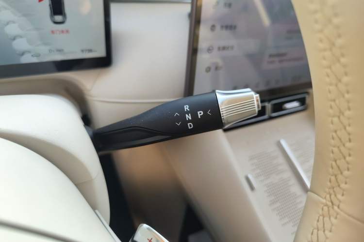 Used VOYAH FREE 2025 Model FREE+ Four-Wheel-Drive Qiankun Edition Gear Lever
