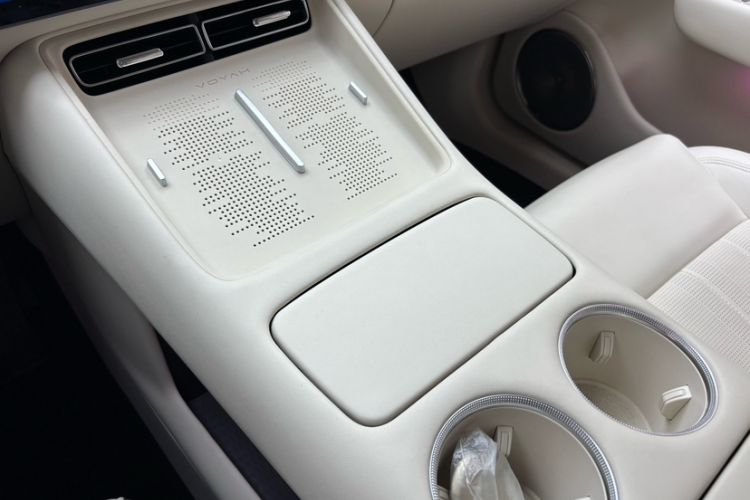 Used VOYAH FREE 2025 Model FREE+ Four-Wheel-Drive Qiankun Edition Interior 1