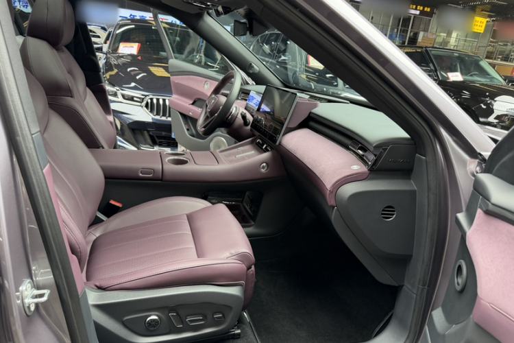 Used VOYAH FREE 2025 Model FREE+ Four-Wheel-Drive Qiankun Edition Interior 11