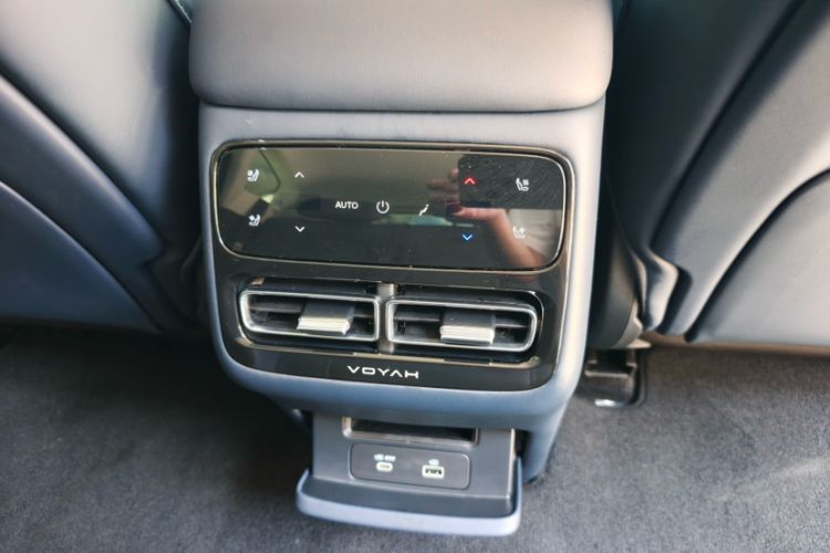 Used VOYAH FREE 2025 Model FREE+ Four-Wheel-Drive Qiankun Edition Interior 12