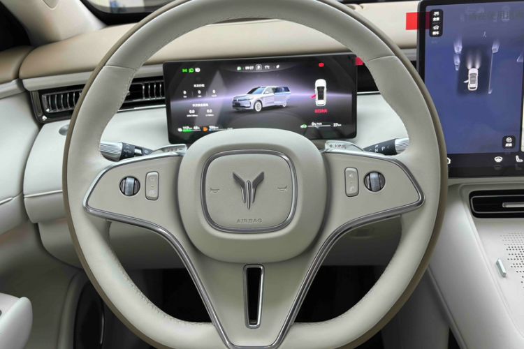 Used VOYAH FREE 2025 Model FREE+ Four-Wheel-Drive Qiankun Edition Interior 3