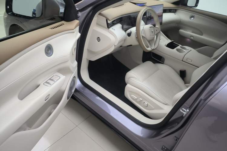 Used VOYAH FREE 2025 Model FREE+ Four-Wheel-Drive Qiankun Edition Interior 3