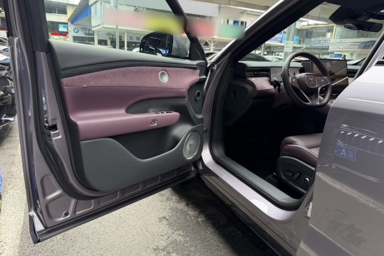 Used VOYAH FREE 2025 Model FREE+ Four-Wheel-Drive Qiankun Edition Interior 3