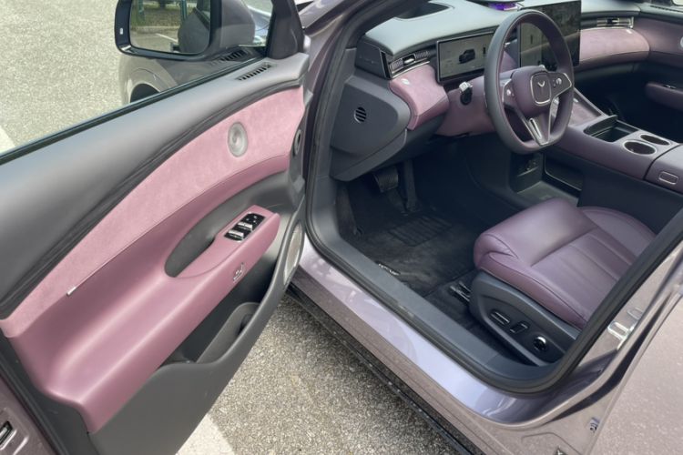 Used VOYAH FREE 2025 Model FREE+ Four-Wheel-Drive Qiankun Edition Interior 4