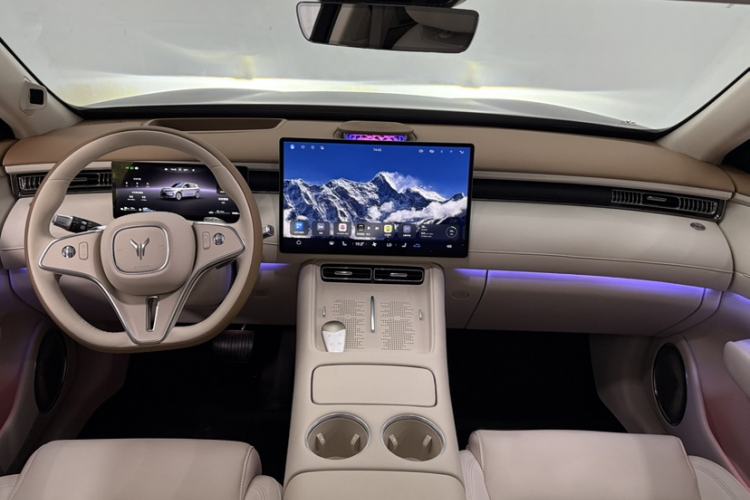 Used VOYAH FREE 2025 Model FREE+ Four-Wheel-Drive Qiankun Edition Interior 4