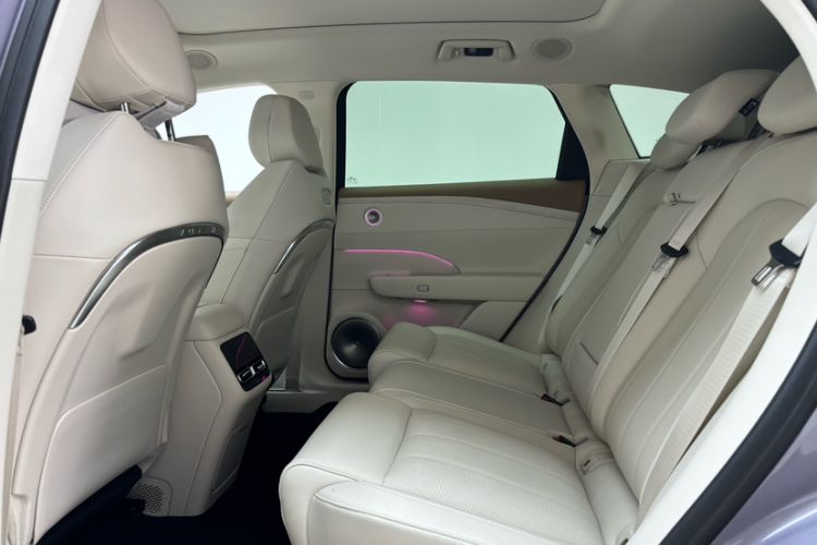 Used VOYAH FREE 2025 Model FREE+ Four-Wheel-Drive Qiankun Edition Interior 5