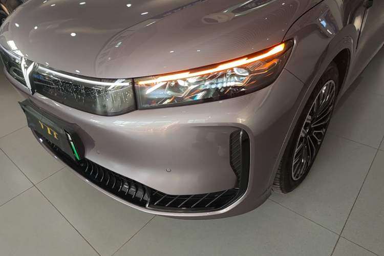Used VOYAH FREE 2025 Model FREE+ Four-Wheel-Drive Qiankun Edition Left Front Headlight