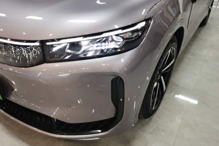 Used VOYAH FREE 2025 Model FREE+ Four-Wheel-Drive Qiankun Edition Left Front Headlight