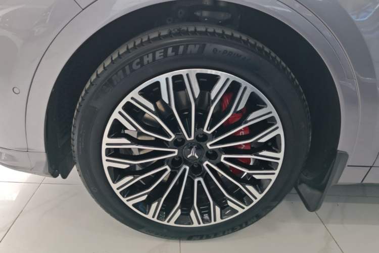 Used VOYAH FREE 2025 Model FREE+ Rear-Drive Qiankun Edition Left Front Wheel Hub