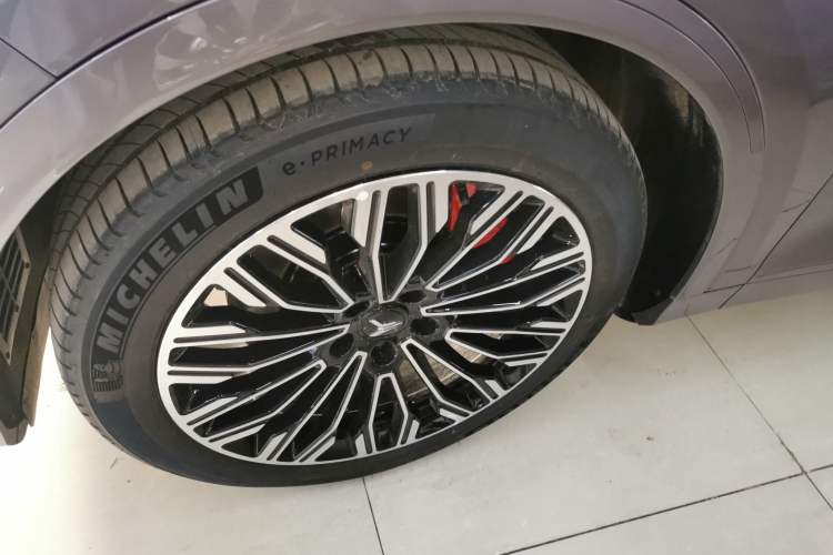 Used VOYAH FREE 2025 Model FREE+ Four-Wheel-Drive Qiankun Edition Left Front Wheel Hub