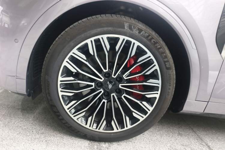 Used VOYAH FREE 2025 Model FREE+ Four-Wheel-Drive Qiankun Edition Left Front Wheel Hub
