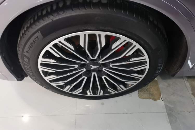 Used VOYAH FREE 2025 Model FREE+ Four-Wheel-Drive Qiankun Edition Left Front Wheel Hub