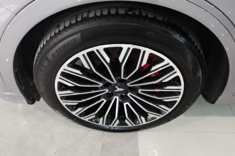 Used VOYAH FREE 2025 Model FREE+ Four-Wheel-Drive Qiankun Edition Left Front Wheel Hub