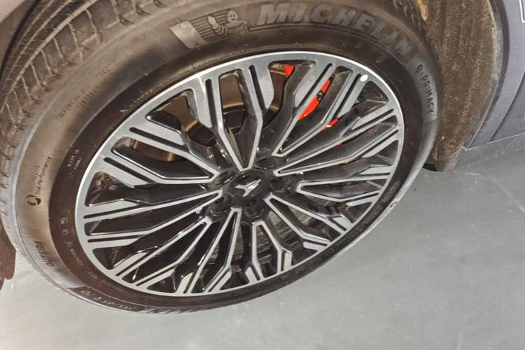 Used VOYAH FREE 2025 Model FREE+ Rear-Drive Qiankun Edition Left Front Wheel Hub