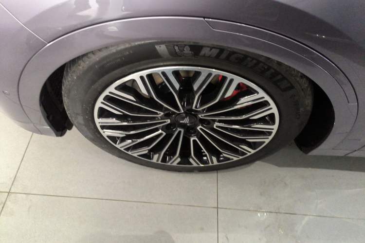 Used VOYAH FREE 2025 Model FREE+ Four-Wheel-Drive Qiankun Edition Left Front Wheel Hub
