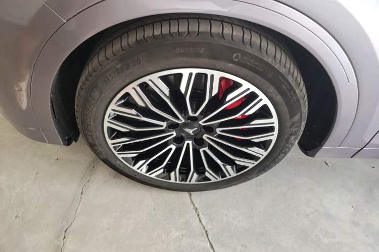 Used VOYAH FREE 2025 Model FREE+ Four-Wheel-Drive Qiankun Edition Left Front Wheel Hub