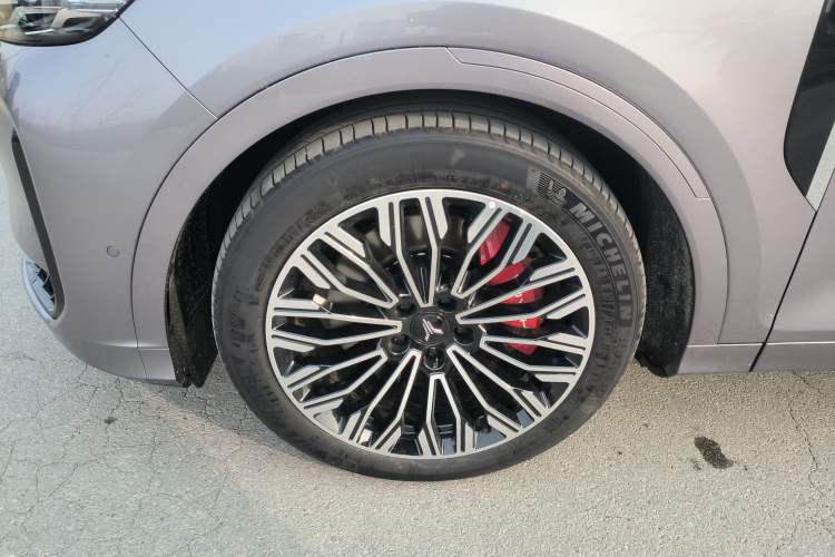 Used VOYAH FREE 2025 Model FREE+ Four-Wheel-Drive Qiankun Edition Left Front Wheel Hub