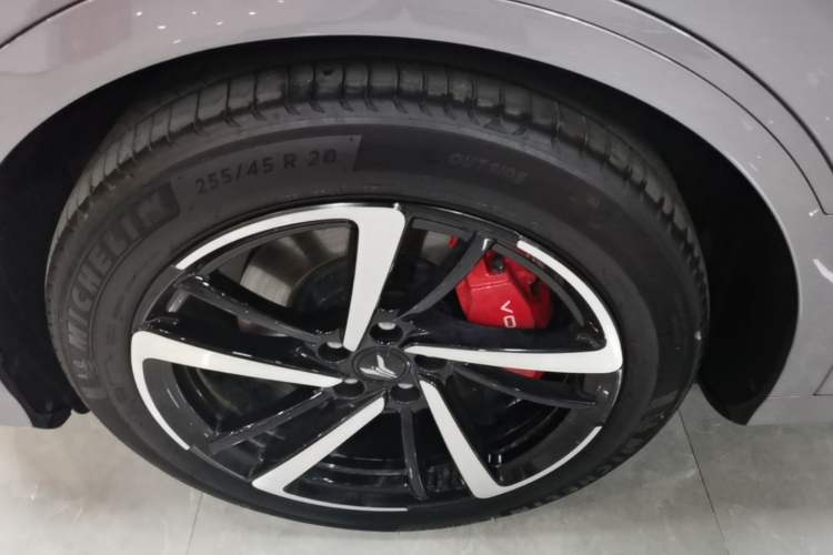 Used VOYAH FREE 2025 Model FREE+ Four-Wheel-Drive Qiankun Edition Left Front Wheel Hub