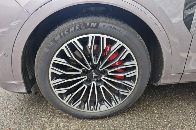 Used VOYAH FREE 2025 Model FREE+ Four-Wheel-Drive Qiankun Edition Left Front Wheel Hub