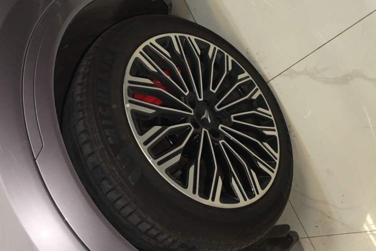 Used VOYAH FREE 2025 Model FREE+ Four-Wheel-Drive Qiankun Edition Left Front Wheel Hub