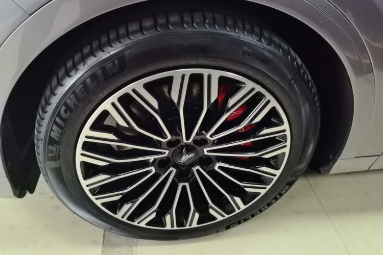 Used VOYAH FREE 2025 Model FREE+ Four-Wheel-Drive Qiankun Edition Left Front Wheel Hub