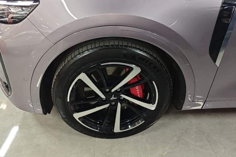 Used VOYAH FREE 2025 Model FREE+ Four-Wheel-Drive Qiankun Edition Left Front Wheel Hub