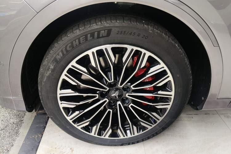 Used VOYAH FREE 2025 Model FREE+ Four-Wheel-Drive Qiankun Edition Left Front Wheel Hub