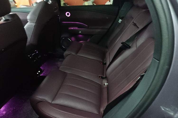 Used VOYAH FREE 2025 Model FREE+ Four-Wheel-Drive Qiankun Edition Left Rear Seat
