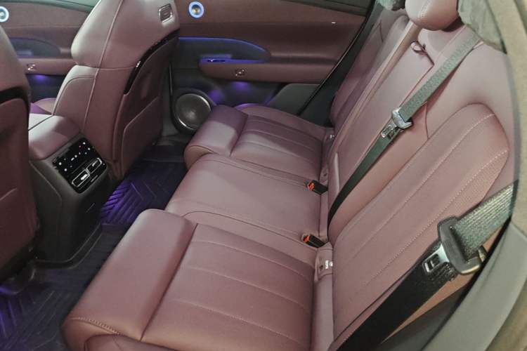 Used VOYAH FREE 2025 Model FREE+ Rear-Drive Qiankun Edition Left Rear Seat