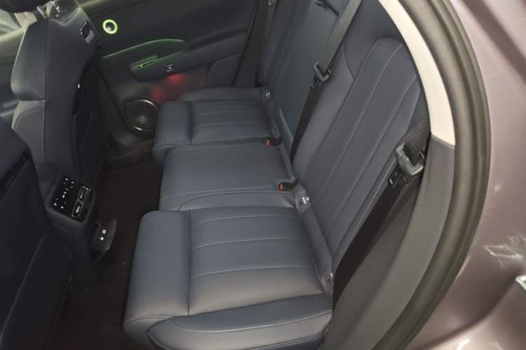 Used VOYAH FREE 2025 Model FREE+ Four-Wheel-Drive Qiankun Edition Left Rear Seat